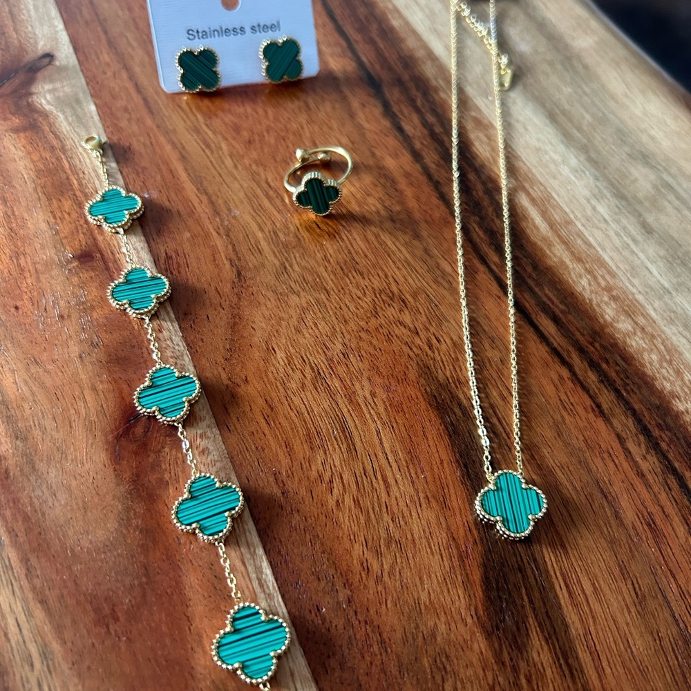 Green Clover Jewelry Set